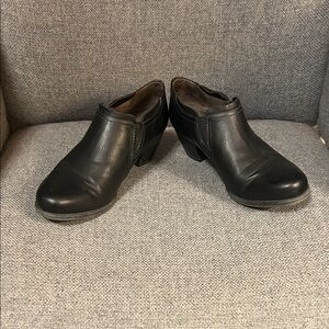 Naturalizer Faux leather Black Women's ankle Boots size 8.5 GUC
